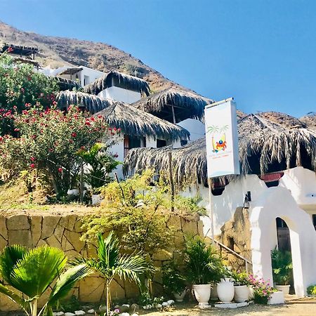 Hotel Smiling Crab Canoas de Punta Sal Exterior photo