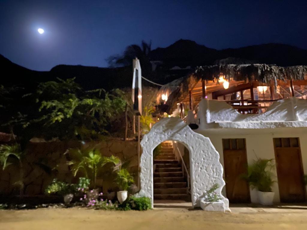 Hotel Smiling Crab Canoas de Punta Sal Exterior photo