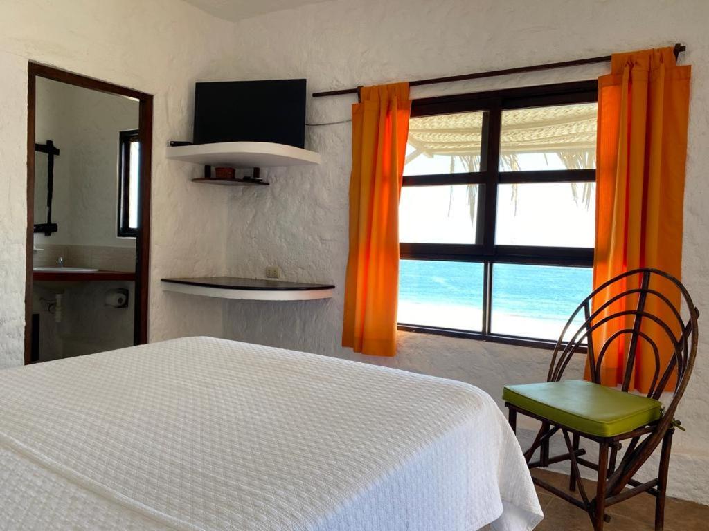Hotel Smiling Crab Canoas de Punta Sal Exterior photo