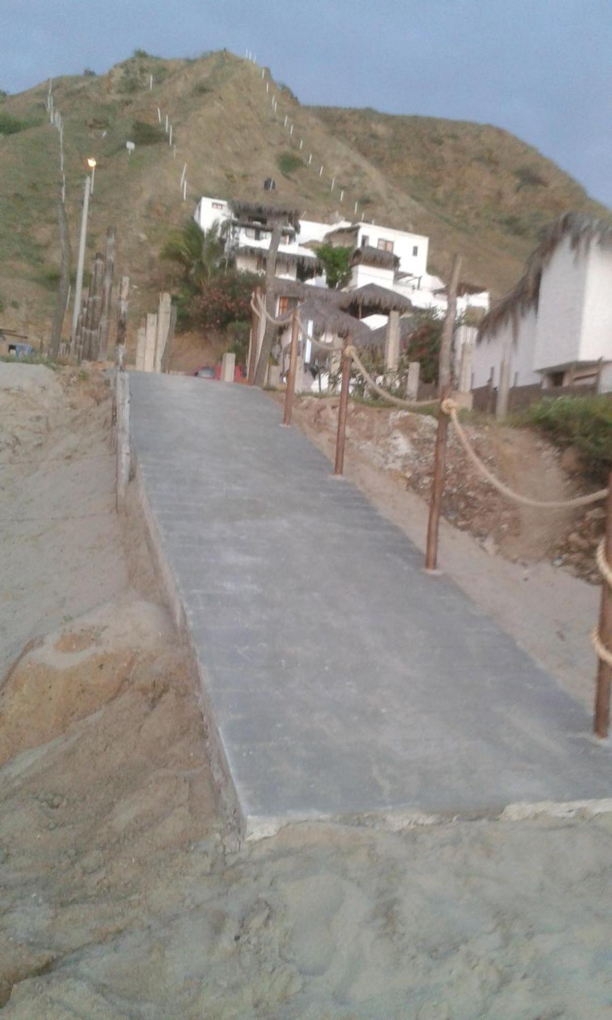 Hotel Smiling Crab Canoas de Punta Sal Exterior photo