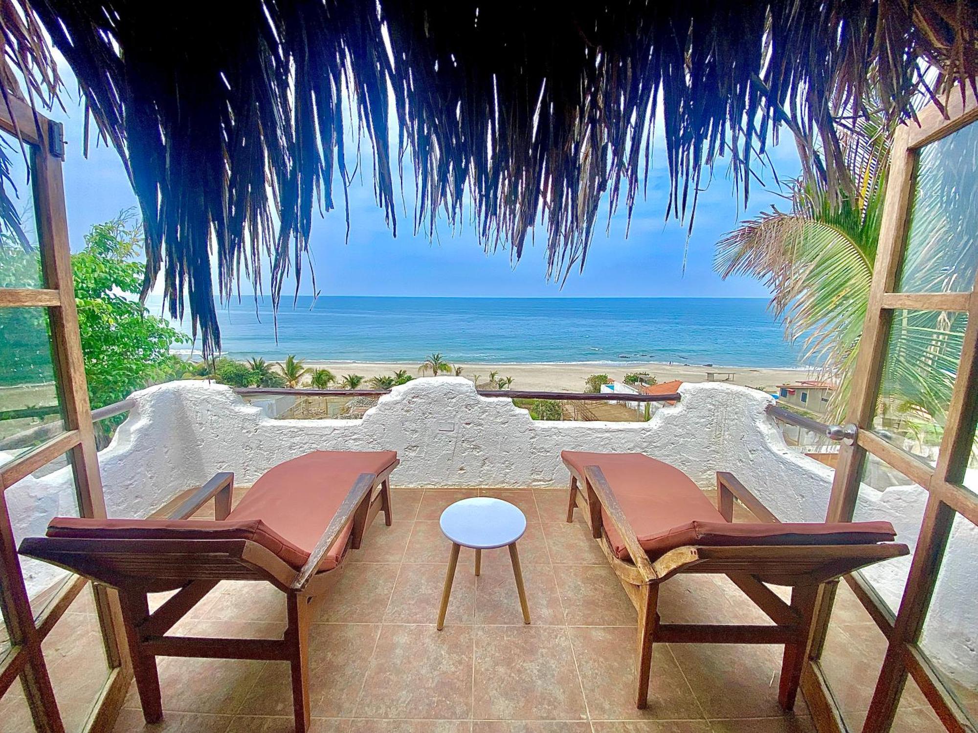 Hotel Smiling Crab Canoas de Punta Sal Exterior photo