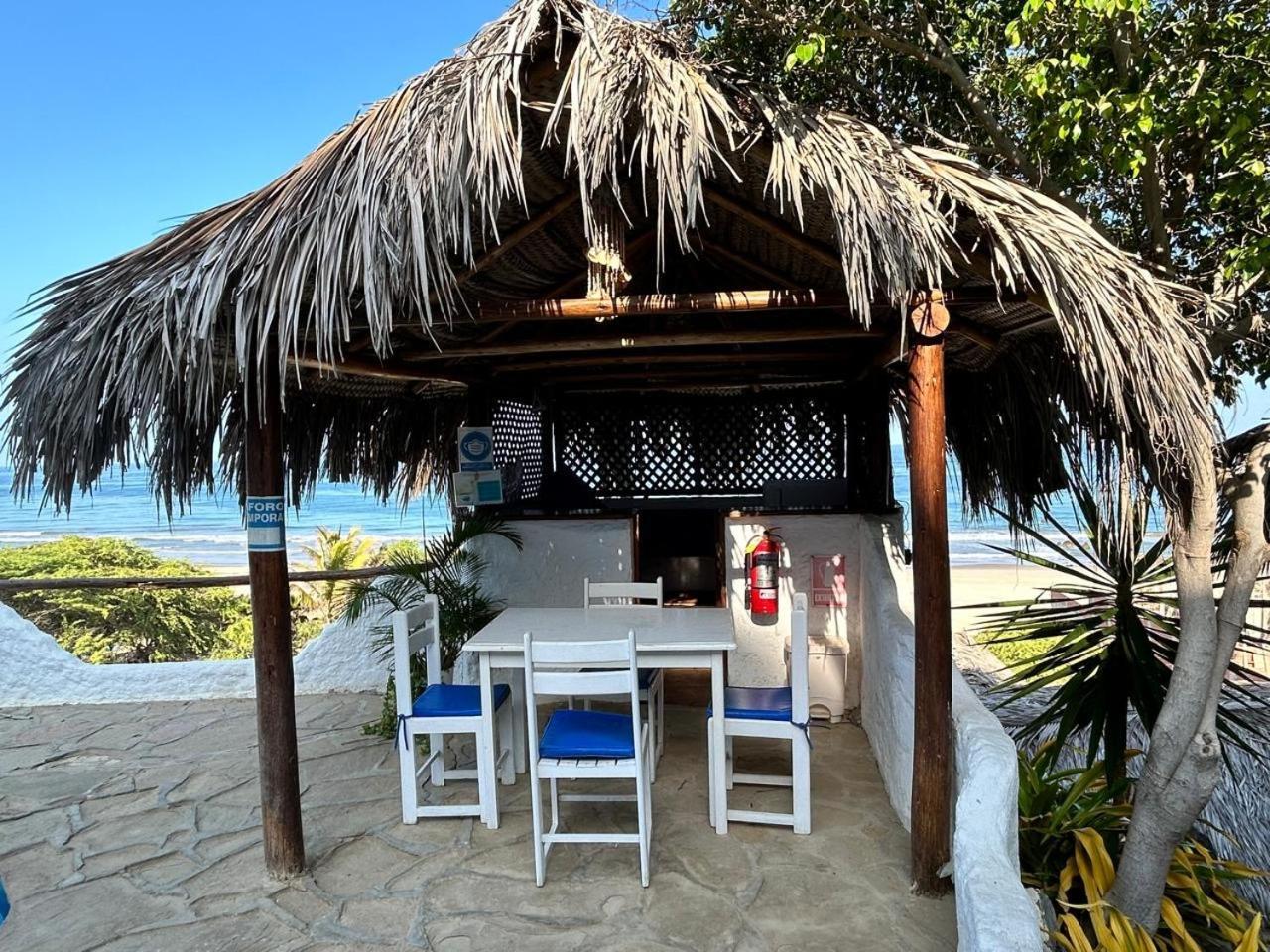 Hotel Smiling Crab Canoas de Punta Sal Exterior photo